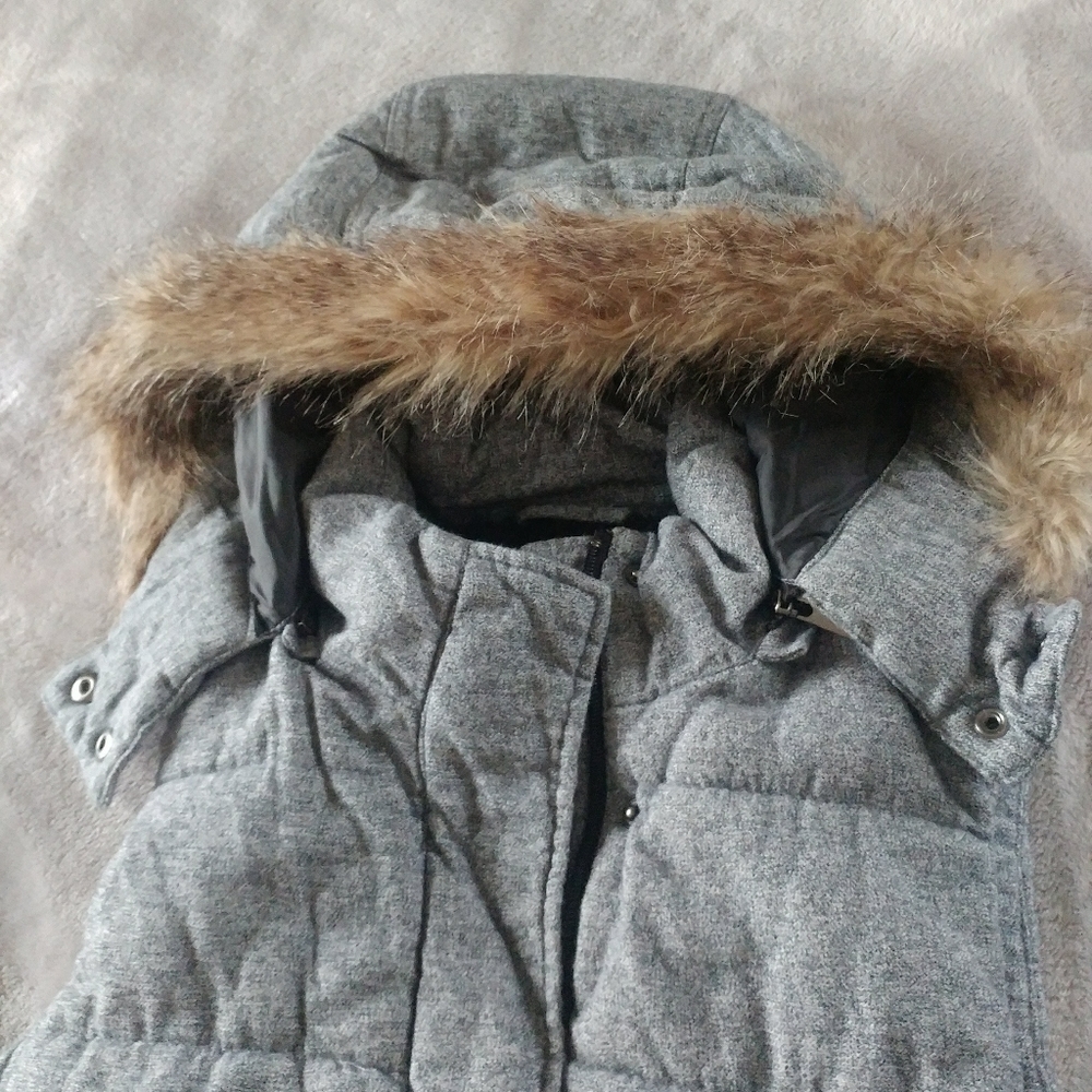 Banana Republic Hooded Puffer Vest - Picture 2 of 7